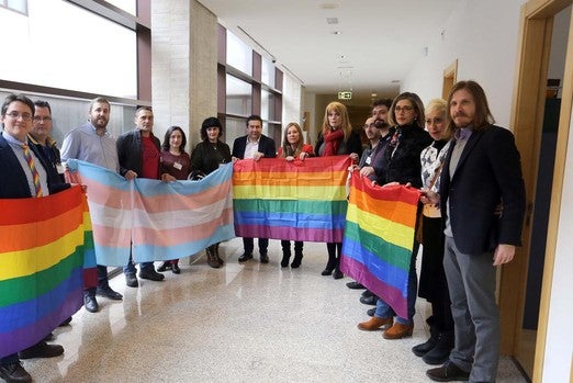 La ley de la diversidad sexual avanzará en las Cortes con la abstención del PP