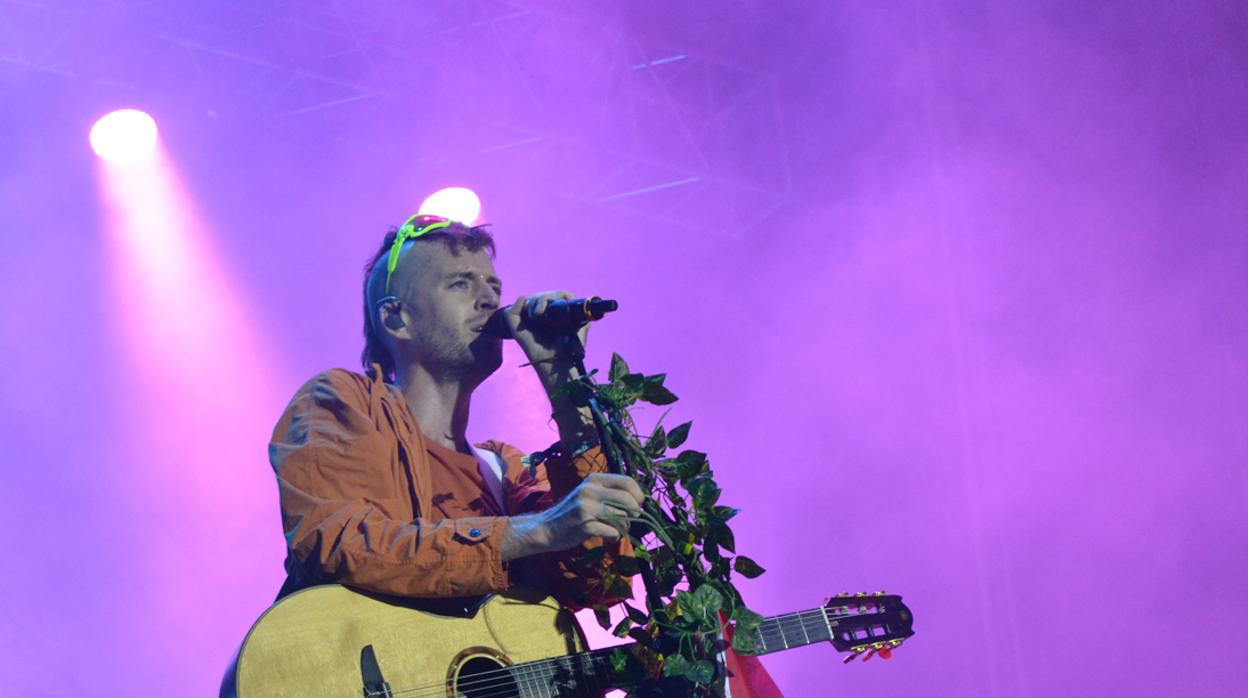 Cantante de Crystal Fighters, en su actuación en el Festival de les Arts de Valencia 2018