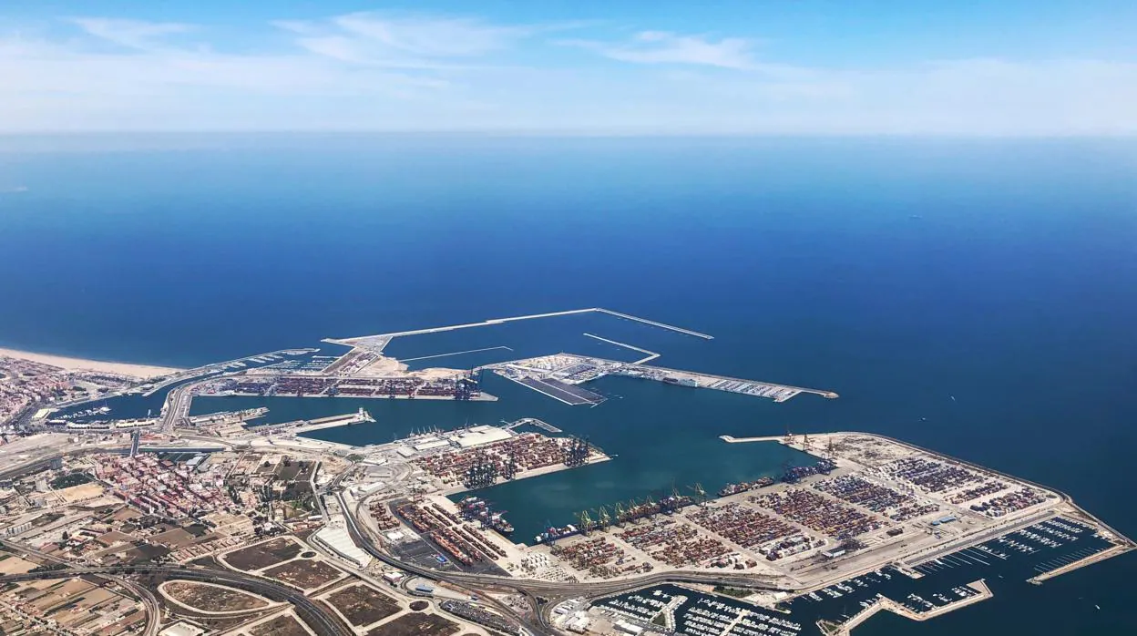 Vista aérea de las instalaciones del puerto de Valencia