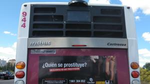 Por primera vez, en una línea de autobuses de la ciudad de Toledo, hay imágenes de sensibilización y de prevención de consumo de prostitución