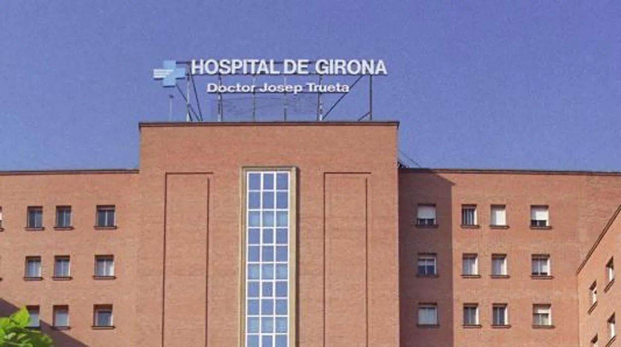 Detalle de la entrada del hospital de Gerona