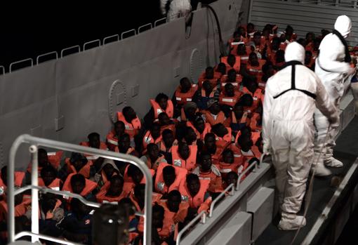 Imágenes del barco 'Aquarius' con los inmigrantes a bordo