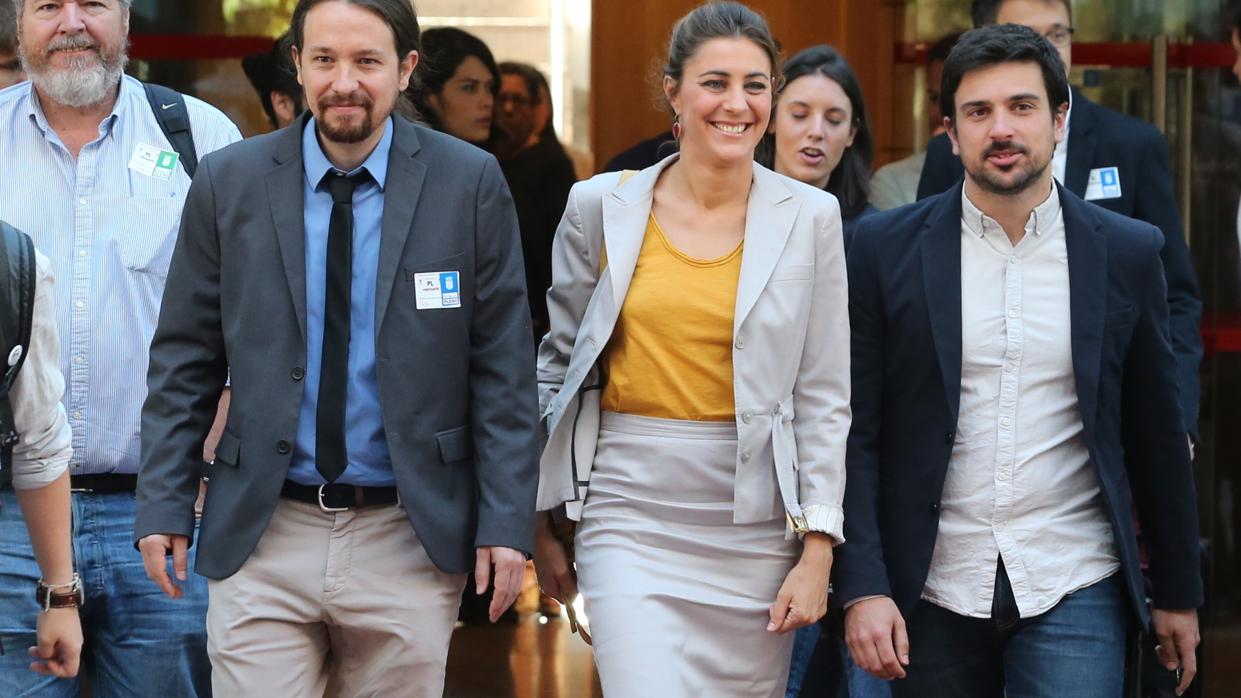 Lorena Ruiz-Huerta, junto a Pablo Iglesias y Ramón Espinar