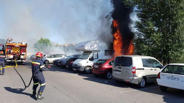 La Policía investiga un incendio en un aparcamiento de Toledo que ha dañado nueve vehículos