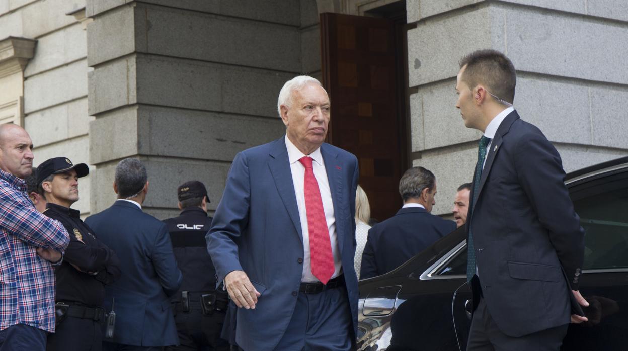 Críticas a Margallo por «recoger avales para fastidiar» a Santamaría