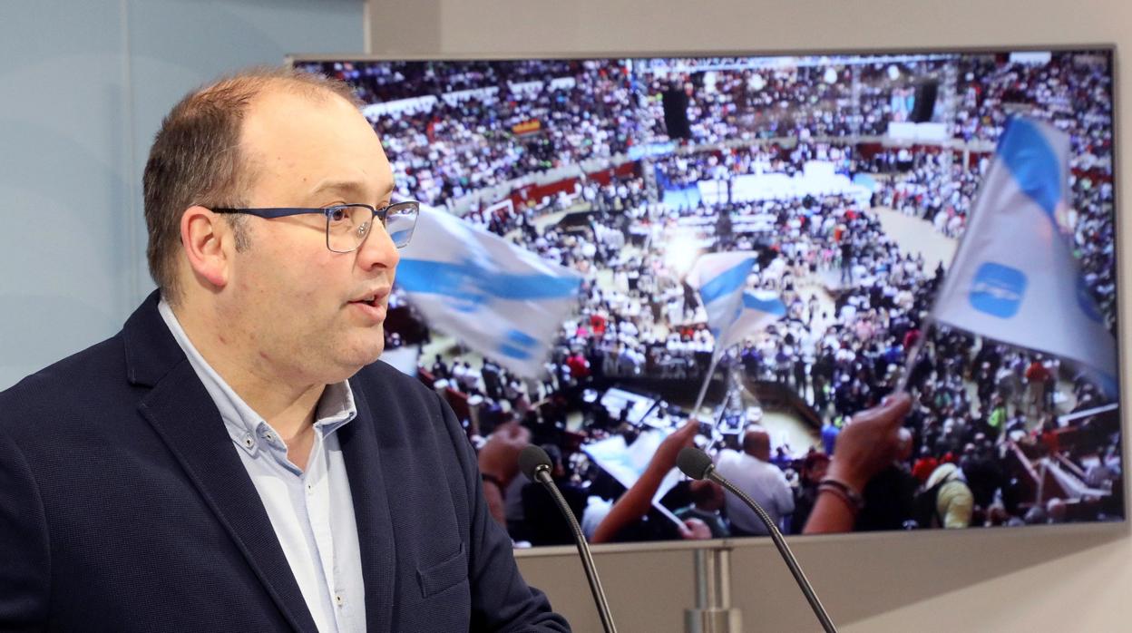 El secretario general de los populares gallegos, Miguel Tellado, este viernes en rueda de prensa