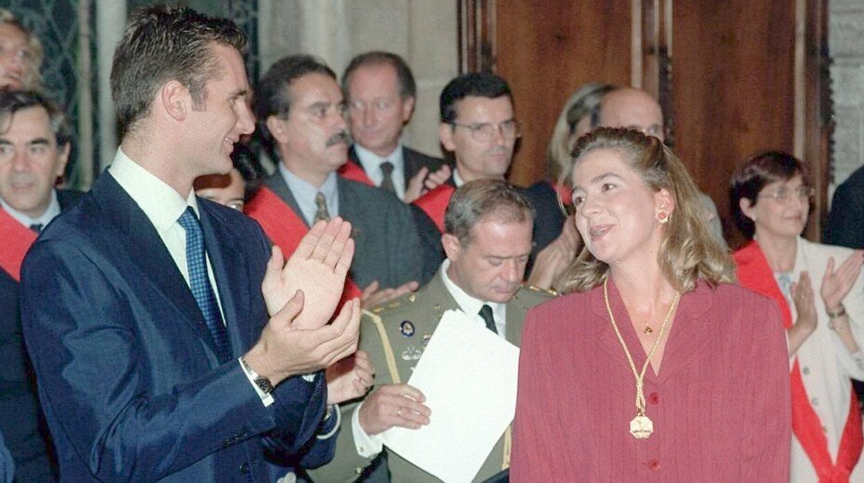 Urdangarin, cuando recibió la medalla de oro de Barcelona, un año antes de recibir la de Baleares