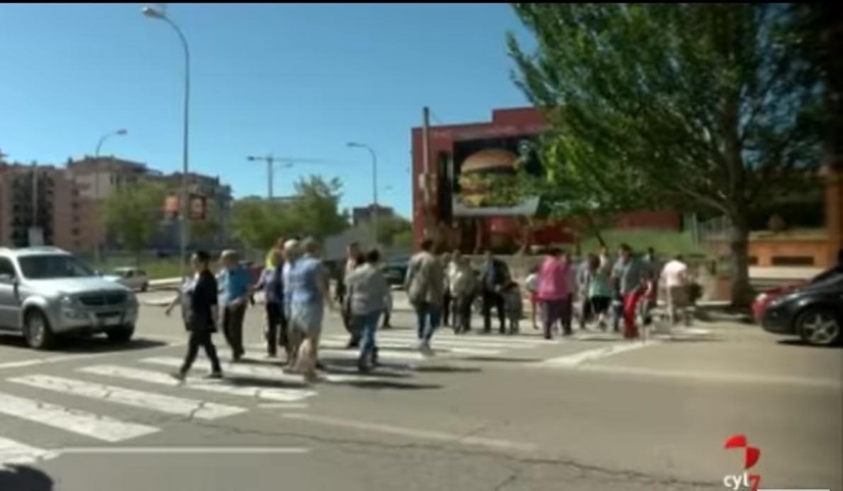Vecinos de Soria colapsan los pasos de cebra de la Avenida Valladolid para pedir más semáforos