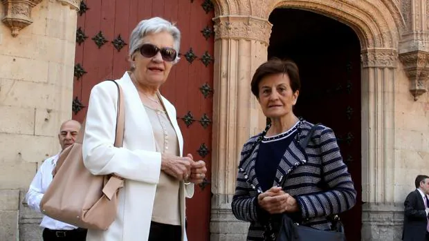 Victoria Camps (I) y Adela Cortina, este viernes en Salamanca