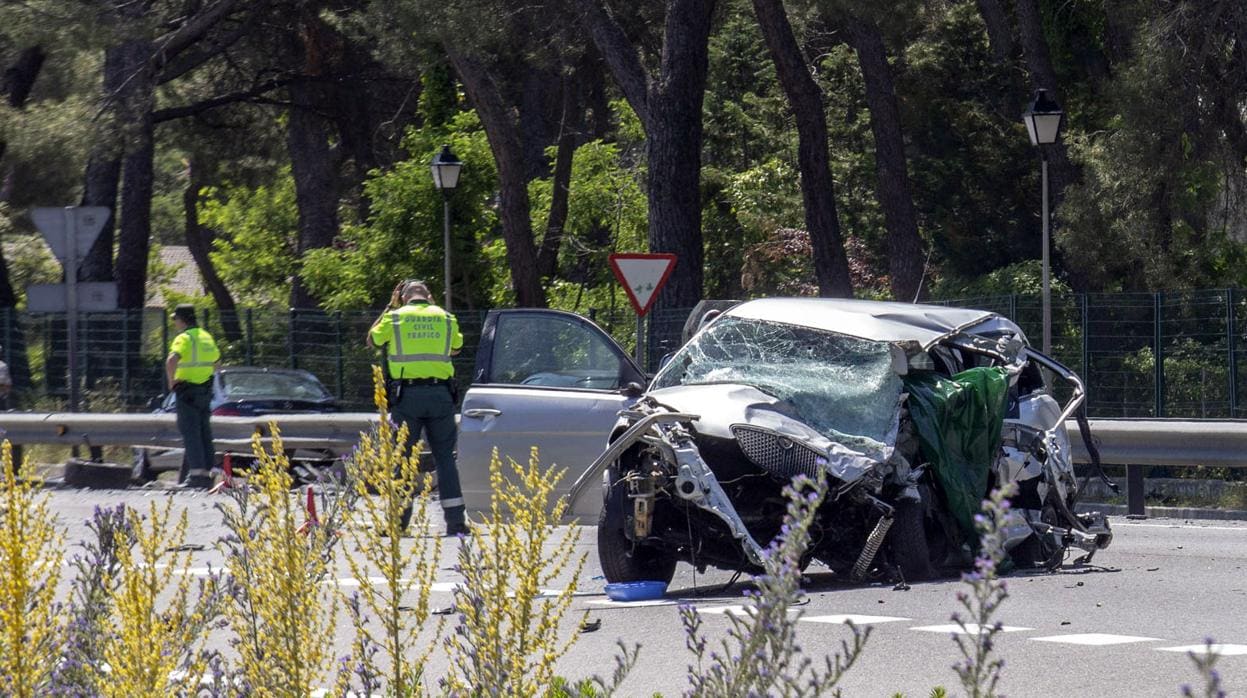 Uno de los vehículos implicados en la colisión frontal que ha dejado un fallecido en la provincia de Ávila