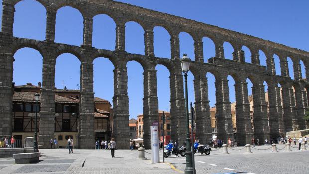 Una descabellada propuesta pide la demolición del Acueducto de Segovia