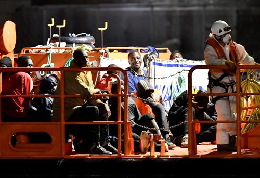 Varios inmigrantes son rescatados en las cercanías de Almería en una imagen de archivo