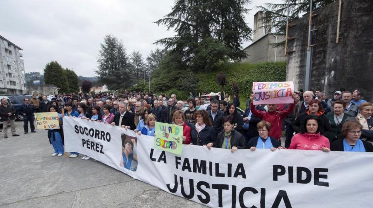 Manifestación a favor de que se impulse el caso para dar con el autor de la muerte de la orensana, en mayo de 2015