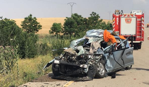 Una mujer muerta y otra herida grave al chocar con un tractor en Nambroca