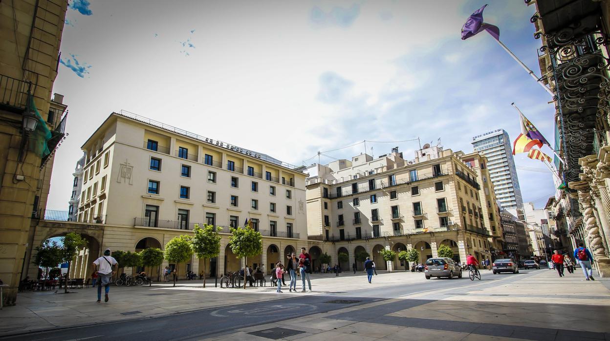 Fachada de la Audiencia de Alicante