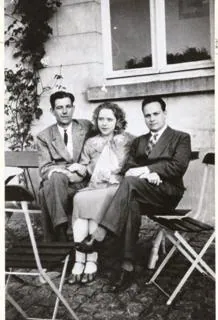 J.J. Slauerhoff, su esposa Darja Collin y E. Du Perron en 1932