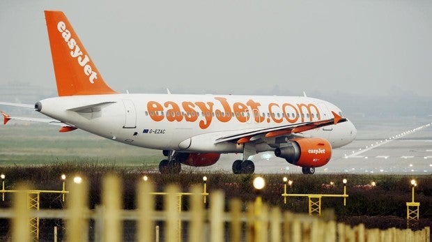 Pesadilla escolar: medio centenar de niños atrapados en Bristol por un fallo de un avión de EasyJet