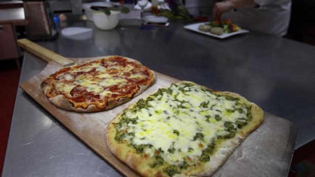 Un supuesto plagio de recetas desata una 'guerra' entre pizzeros en Orense