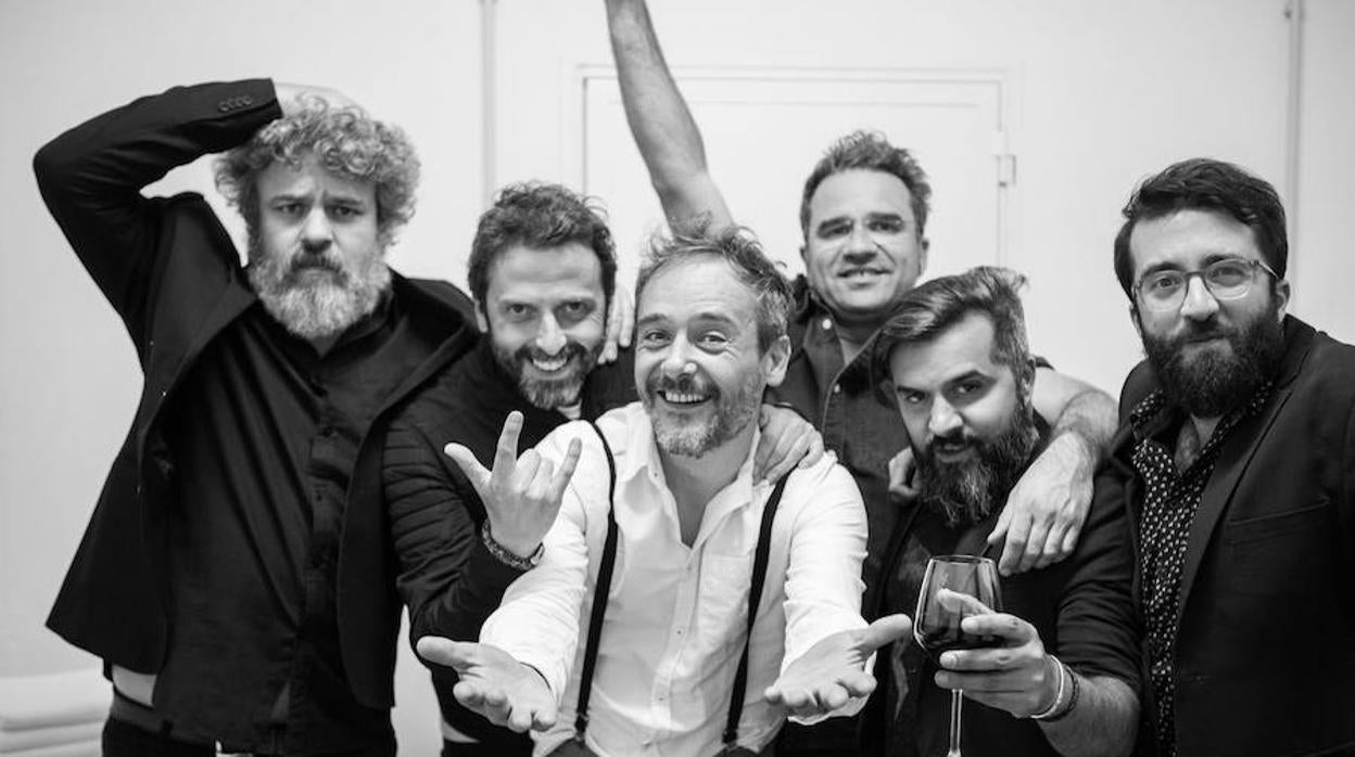 Love of Lesbian: «Es una obligación de las bandas decir a sus fans para que no compren reventa»