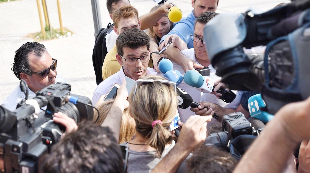 Imagen de Jorge Rodríguez tomada a la salida de la Ciudad de la Justicia de Valencia