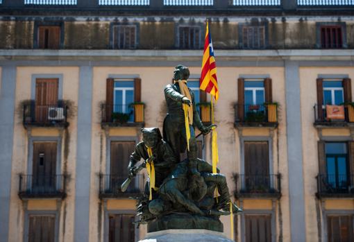 Estatua a los defensores de Gerona frente a las tropas napoleónicas