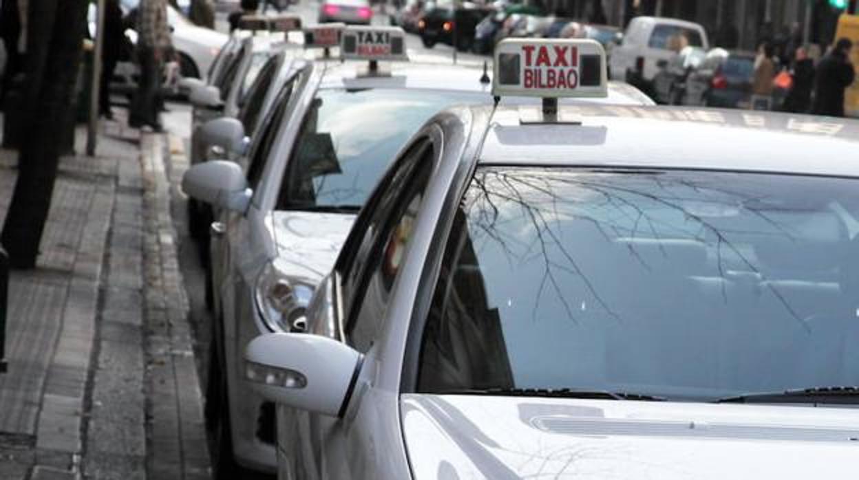 Malestar entre los taxistas bilbaínos por la limitación de velocidad a 30 kilómetros