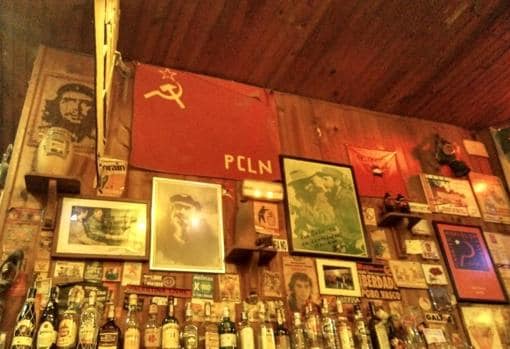 El viaje truncado de Errejón: asediado por sus «camaradas» en un pub independentista