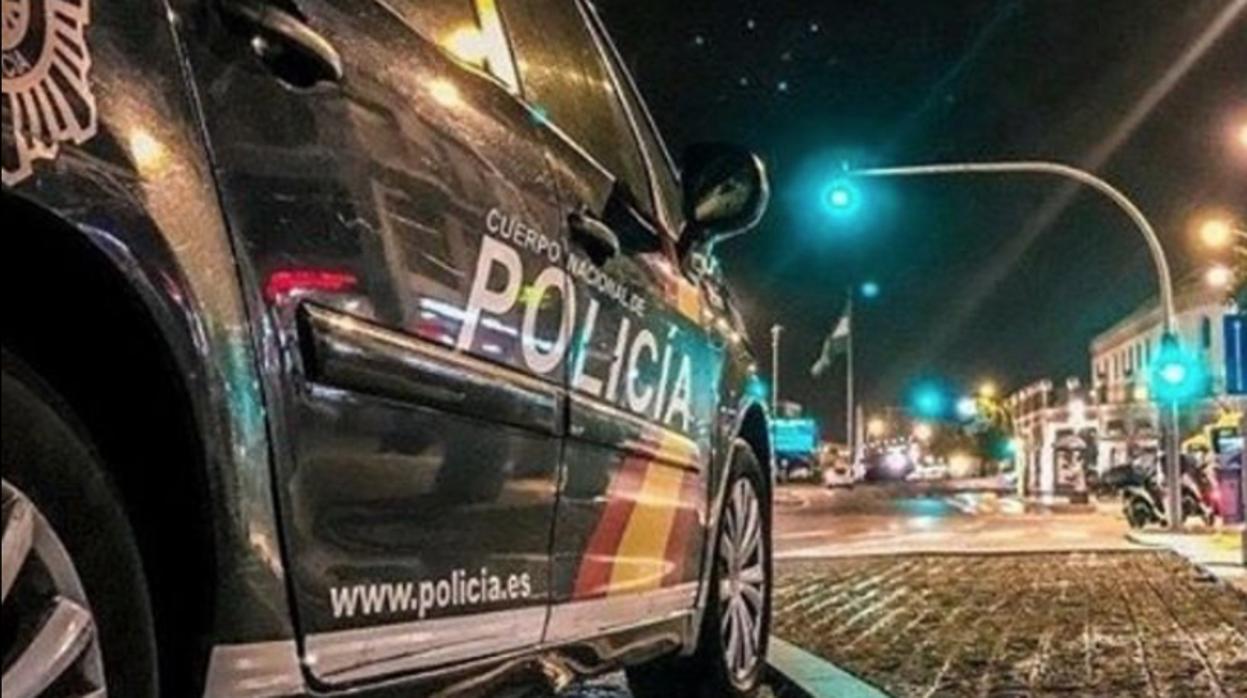 Una patrulla nocturna de la Policía Nacional