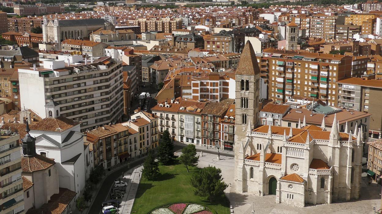 Media en una discusión entre dos amigas en un piso de Valladolid y acaba robando el bolso a una de ellas