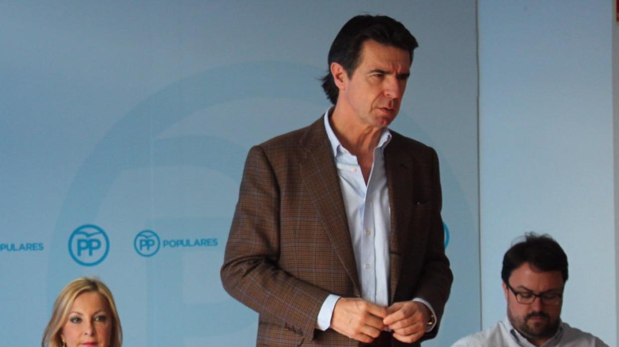 José Manuel Soria: de ponente ideológico del PP a compromisario como militante de base