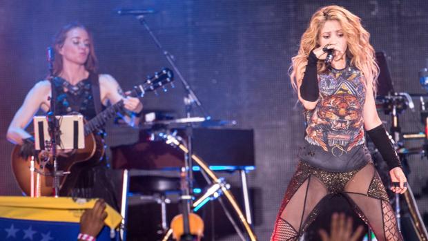 Shakira canta en catalán en un concierto en Barcelona