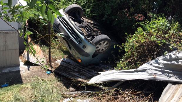 Detenidos tras perder el control del coche cuando iban a toda pastilla por la Cañada