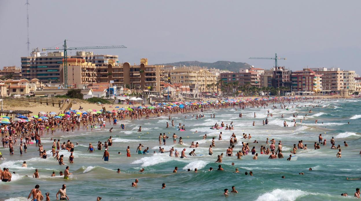 imagen de la playa de La Mata en Torrevieja