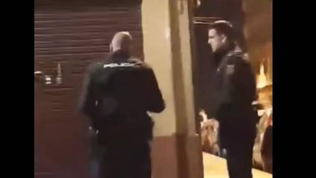 La Policía sanciona con cuatro días sin sueldo al agente grabado dando un bofetón a una mujer