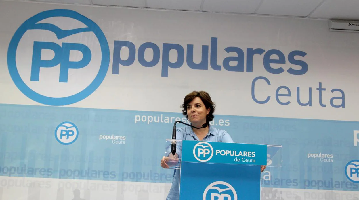 Sáenz de Santamaría, candidata a liderar el PP