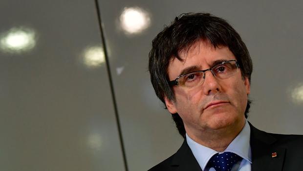 Puigdemont pide al Supremo que anule la decisión de Llarena de suspenderle de sus cargos públicos