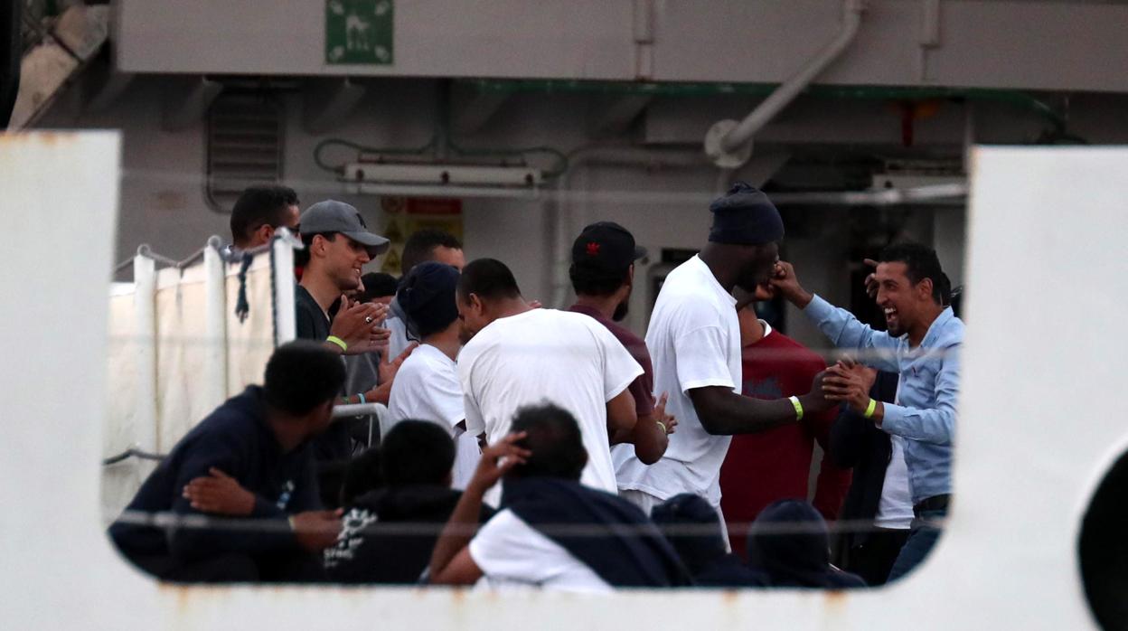 Rescatados 245 inmigrantes a bordo de diez pateras en aguas del Estrecho