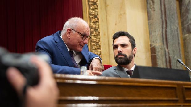 Los letrados del Parlamento catalán proponen «suspender temporalmente» a Puigdemont, Junqueras, Sànchez, Rull, Turull y Romeva