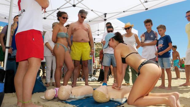 El Ayuntamiento de Alicante apoya la campaña de concienciación y sostenibilidad medioambiental en las playas