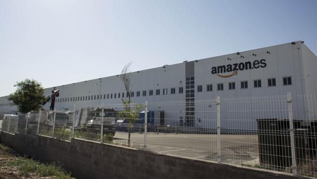 Detenidos dos piquetes tras una carga policial en la huelga de Amazon