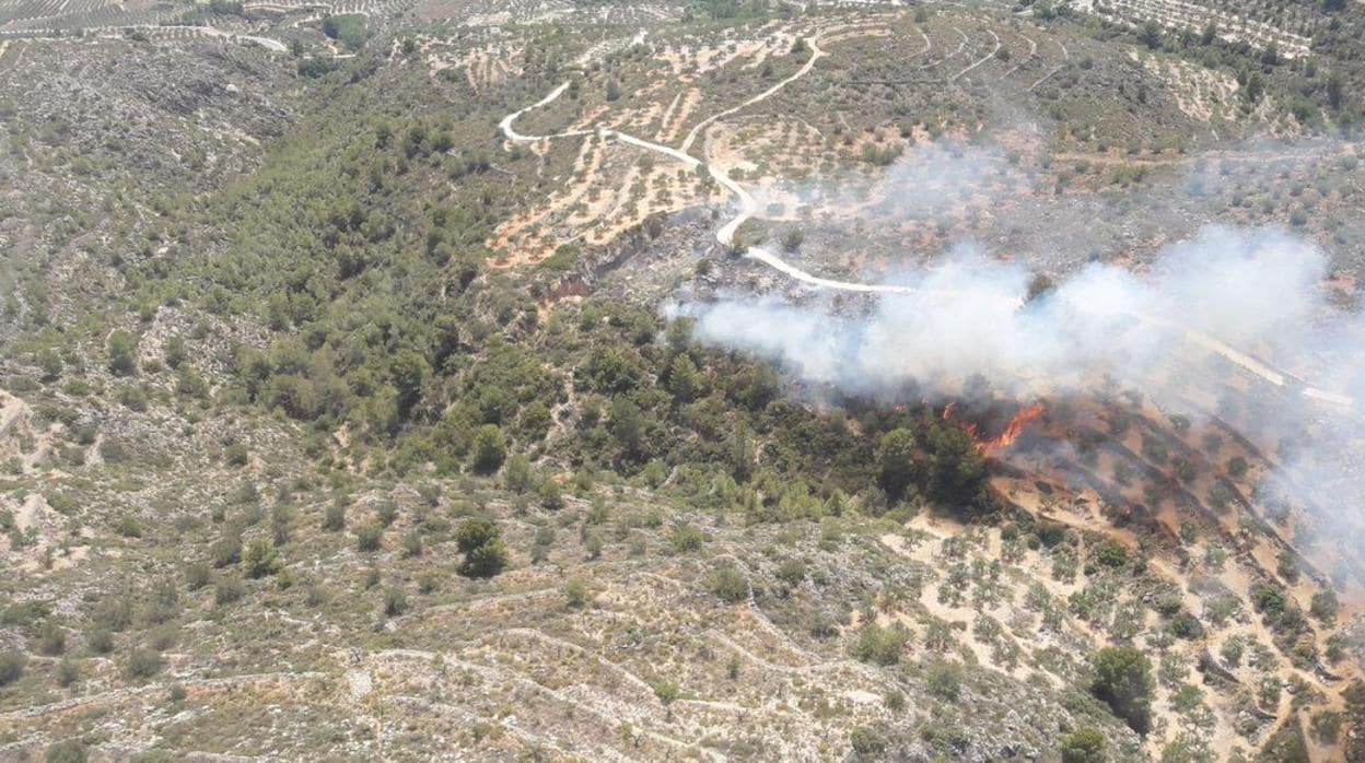 Imagen aérea del incendio en Beniarrés