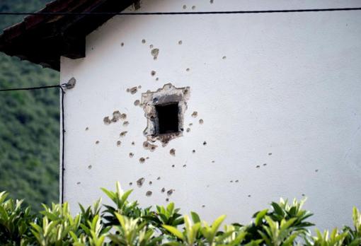 Fachada de la vivienda desde la que el hombre huyó