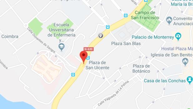 Una empleada de una tienda echa a empujones a una ladrona que le amenazó con un cuchillo