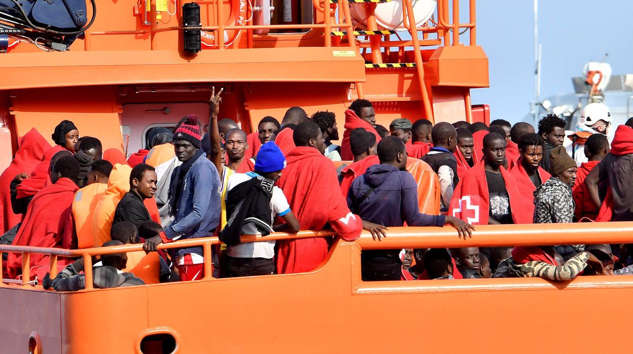 Llegada al puerto de Almería de 98 inmigrantes rescatados el pasado viernes 13 de julio