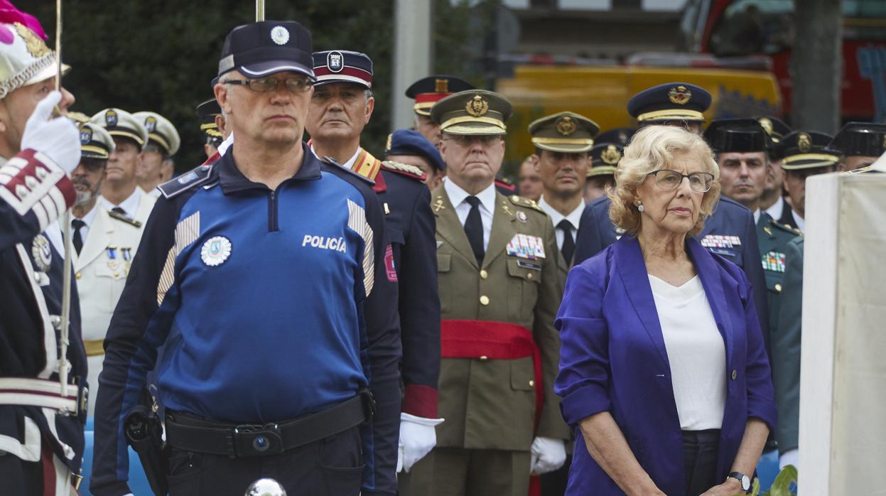 Manuela Carmena en un acto con representantes de la Policía Municipal