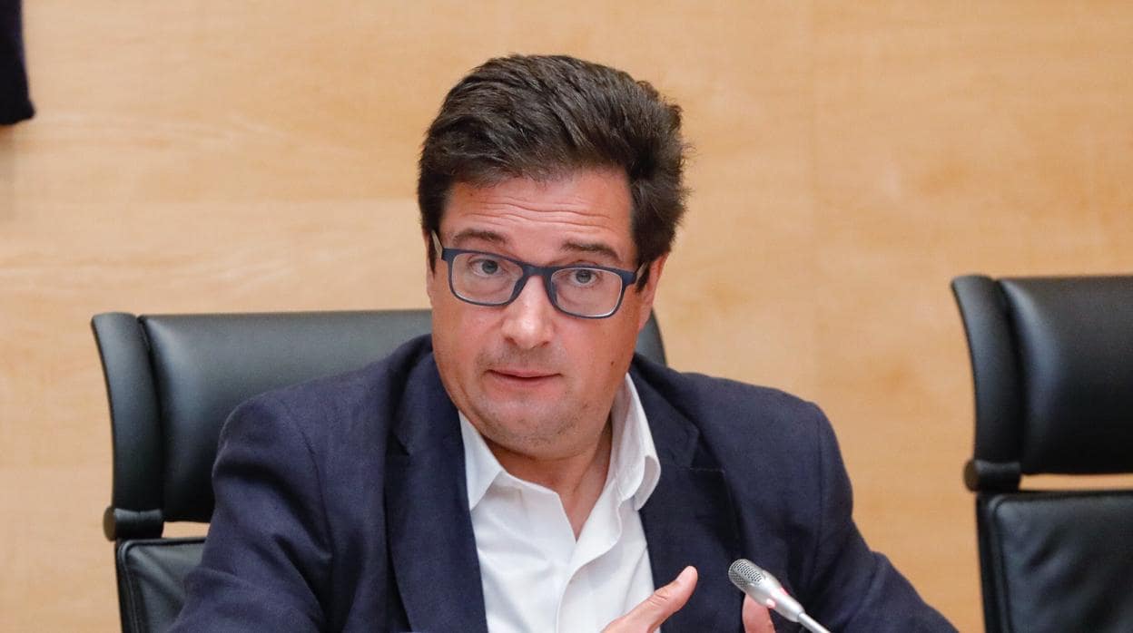 El exsecretario general del PSOECyL y senador autonómico Óscar López, en su comparecencia en la Comisión de Investigación de las Cajas de Ahorro