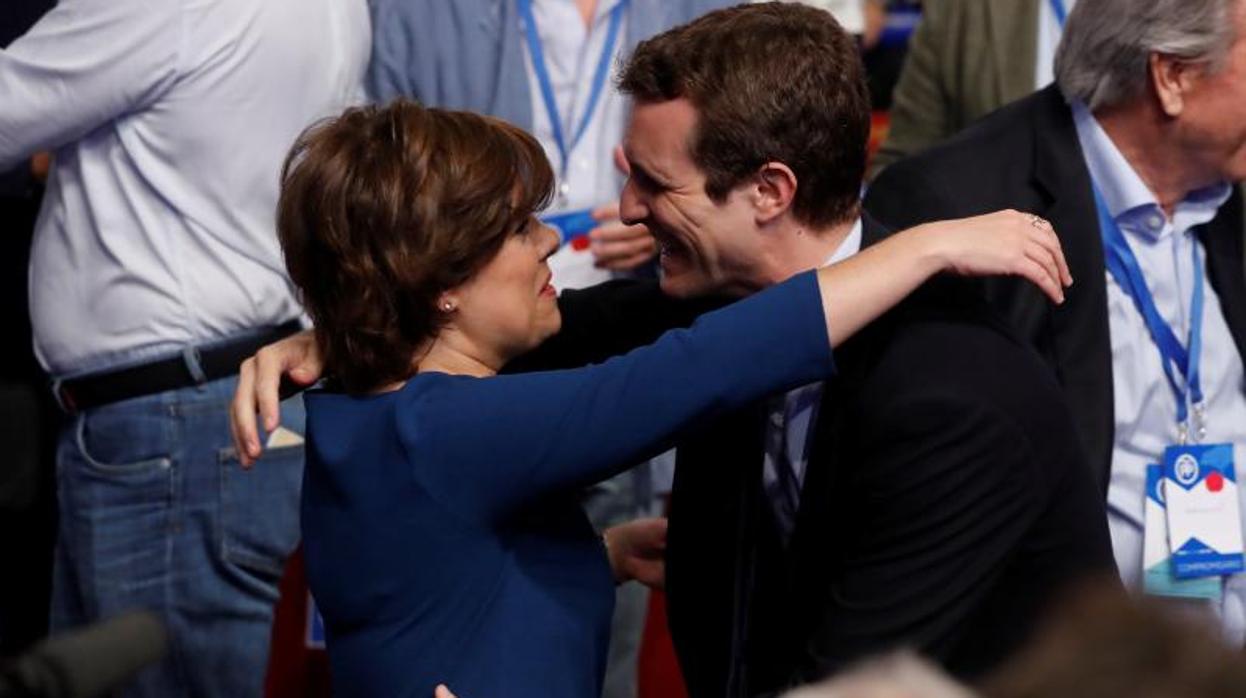 Casado, nuevo presidente del PP, a Rajoy: «Te seguimos necesitando muy cerca»