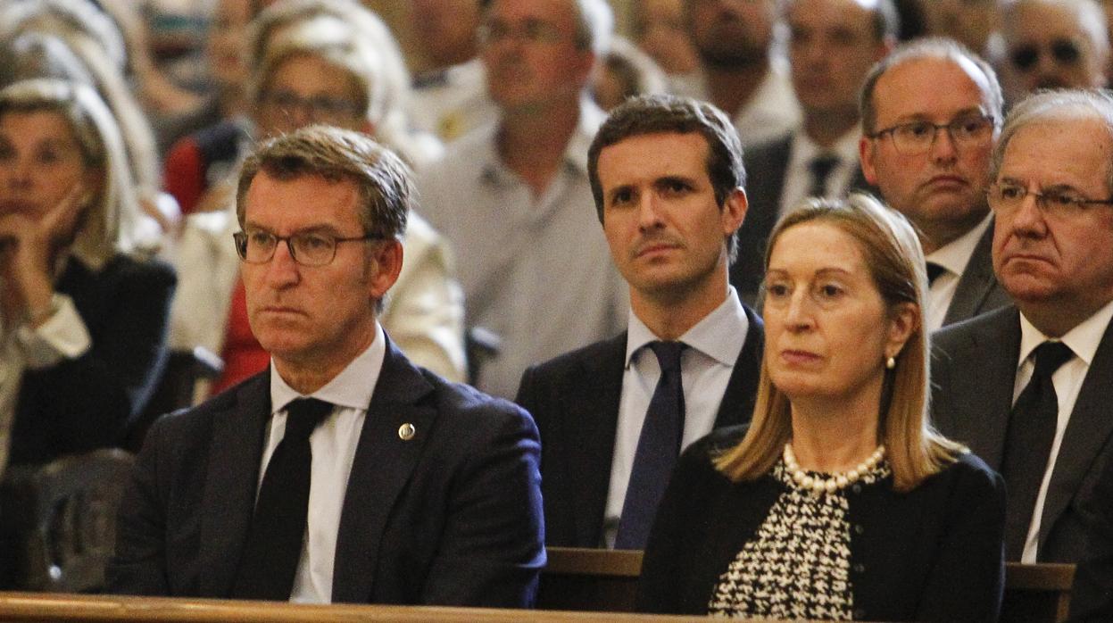 Núñez Feijóo y Ana Pastor, en primer plano. Detrás, Pablo Casado y Juan Vicente Herrera