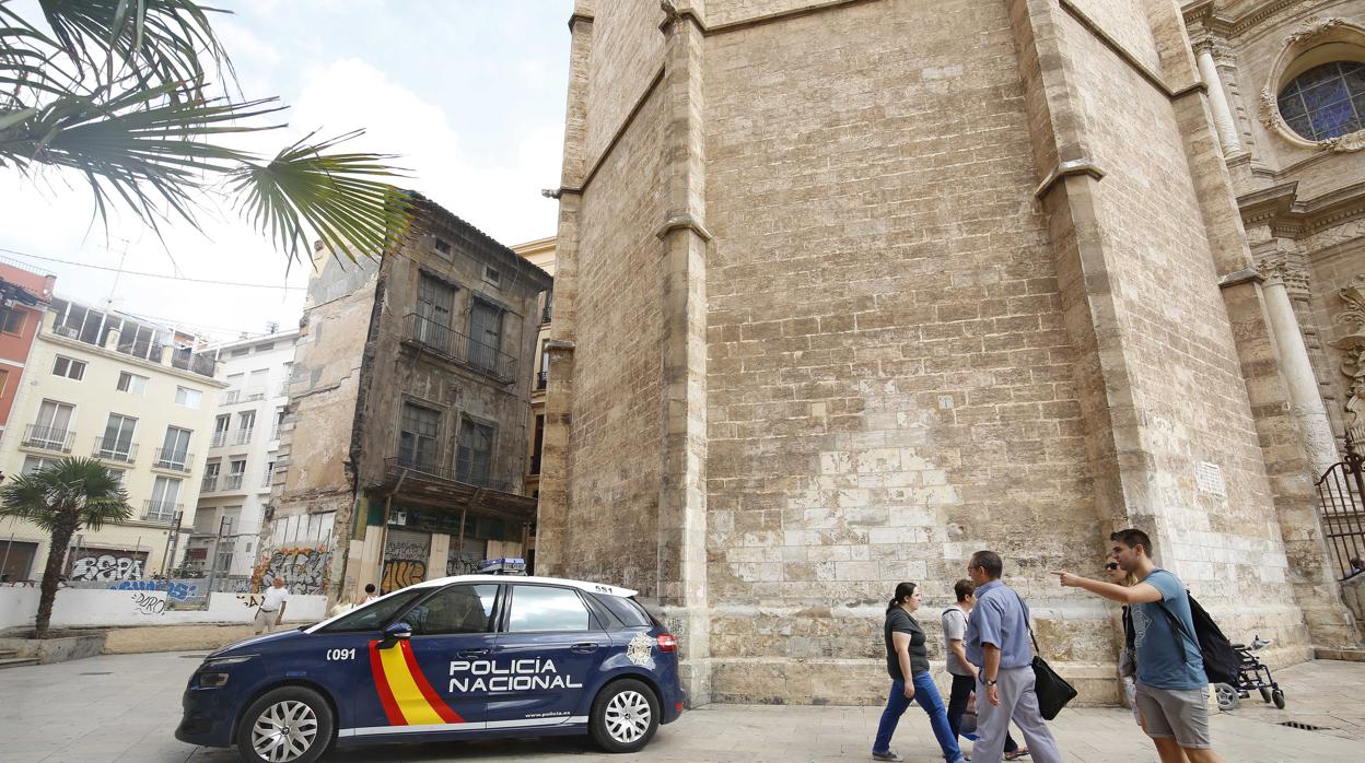 Imagen de archivo de un coche de la Policía Nacional en Valencia