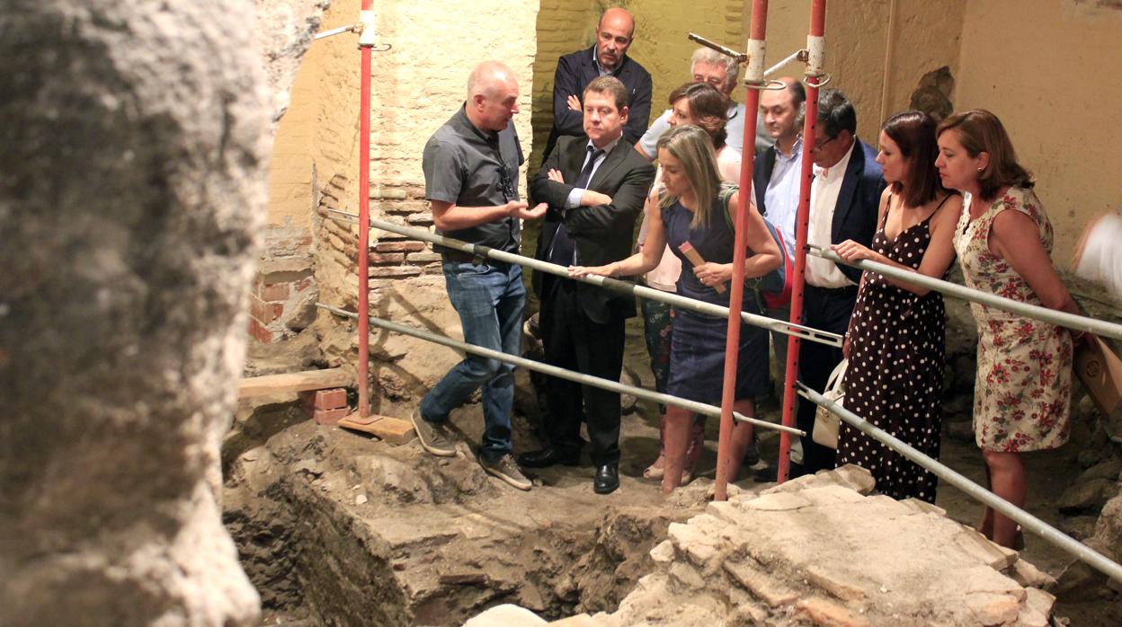 García-Page y Milagros Tolón, durante la visia a las obras